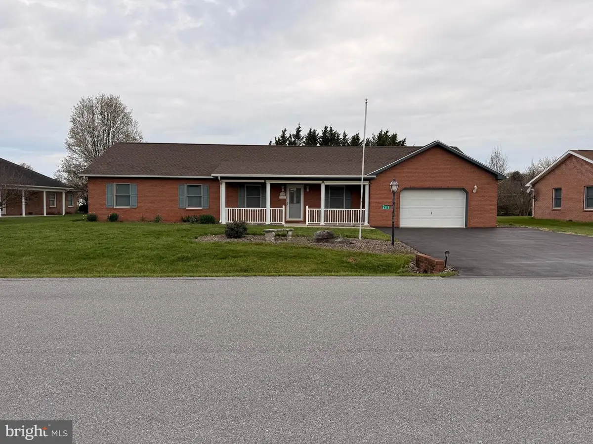 1217 S Pointe Dr, Hagerstown, MD 21740 - #1