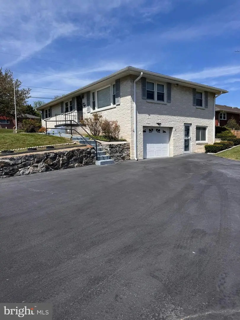 12037 Ronnie Dr, Hagerstown, MD 21742 - #2