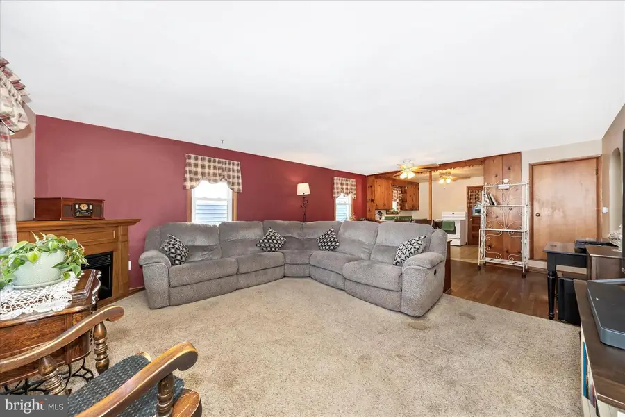 3 E Chestnut St, Funkstown, MD 21734 - #3