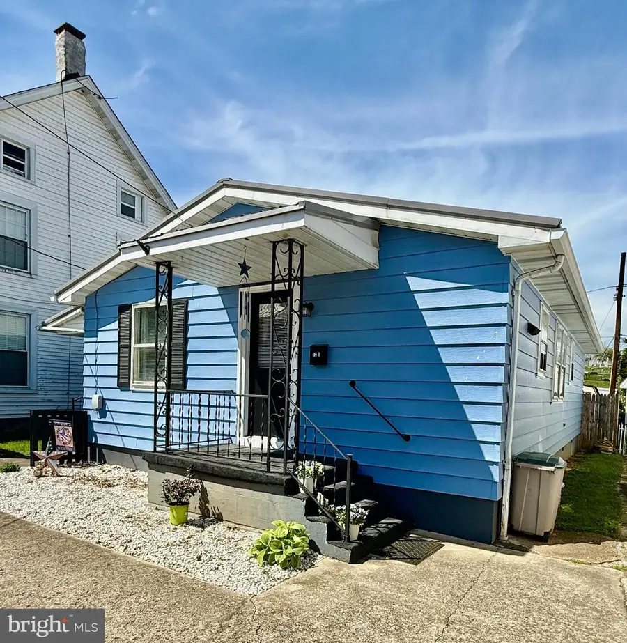 12 S Vermont St, Williamsport, MD 21795 - #2