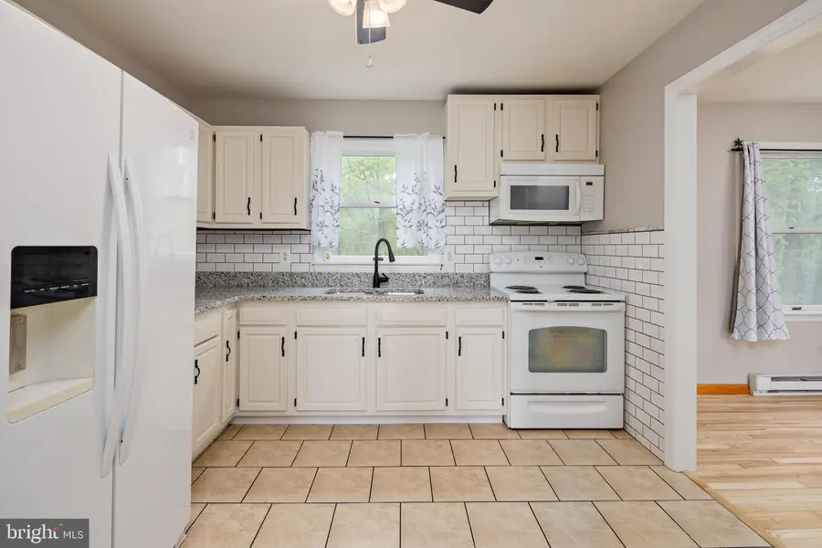 335 Yorkshire Dr, Hagerstown, MD 21740 - #2