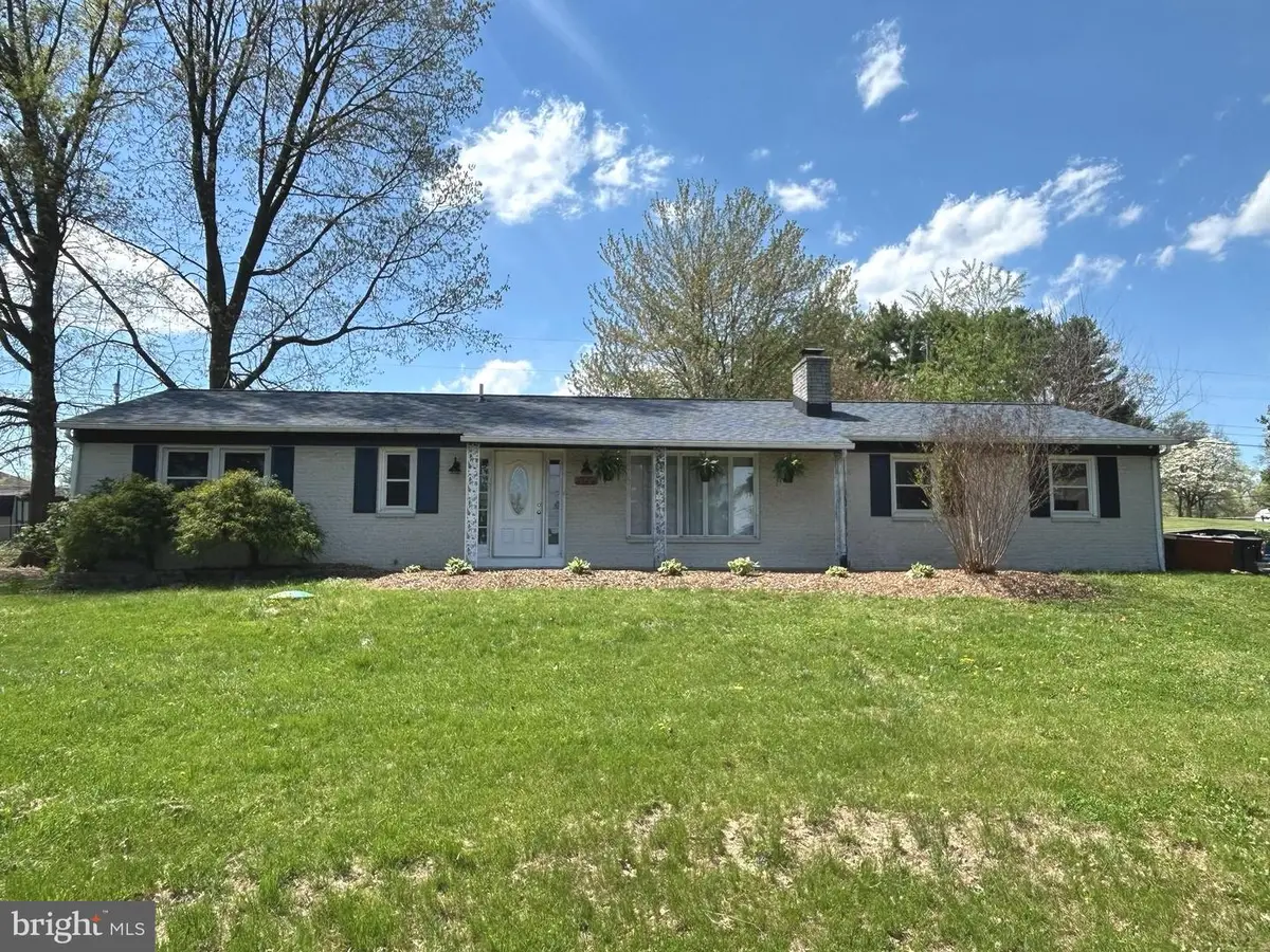 9708 Fernwood Ln, Hagerstown, MD 21740 - #1