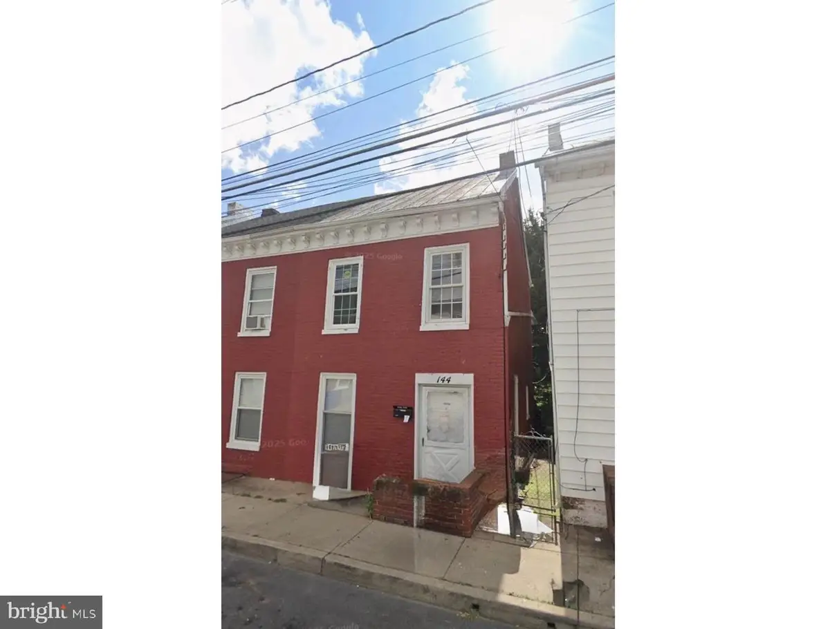 144 S Locust St, Hagerstown, MD 21740 - #1