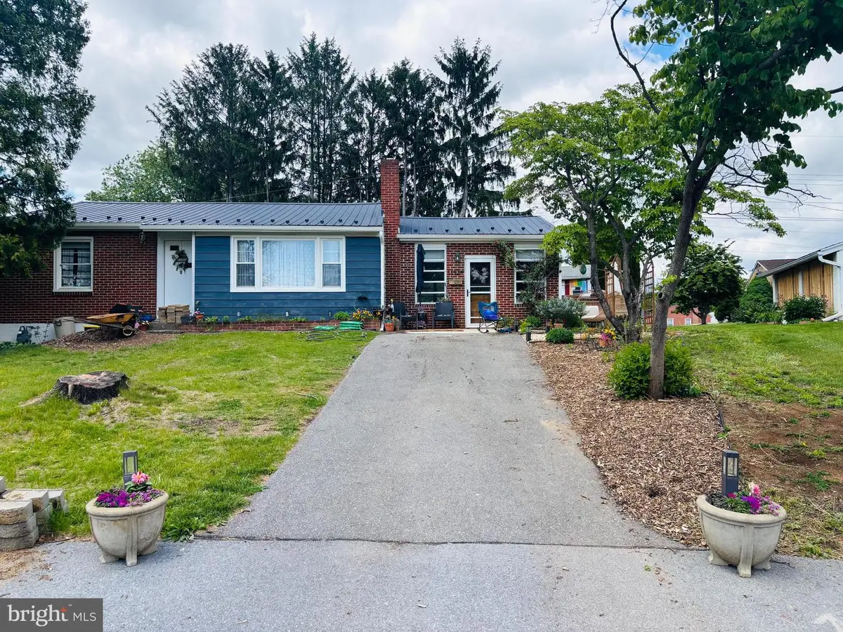 11328 Dogwood Dr, Hagerstown, MD 21740 - #1