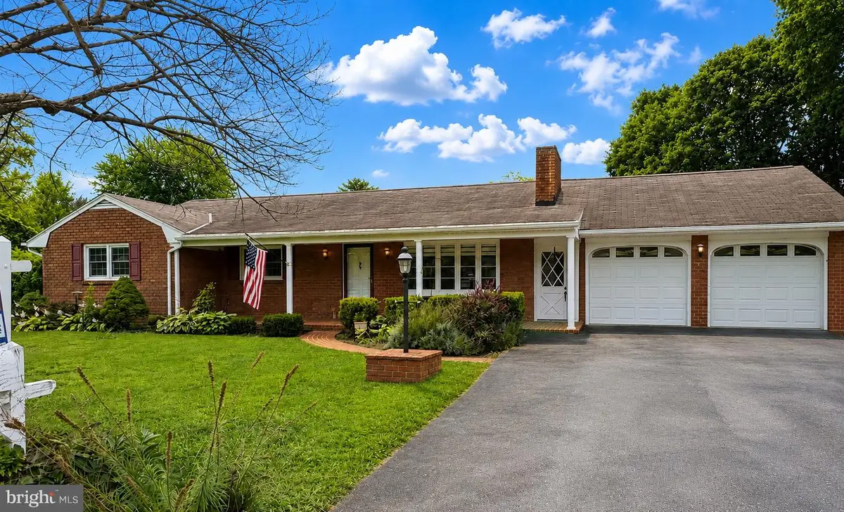 16635 Longstreet Dr, Williamsport, MD 21795 - #1