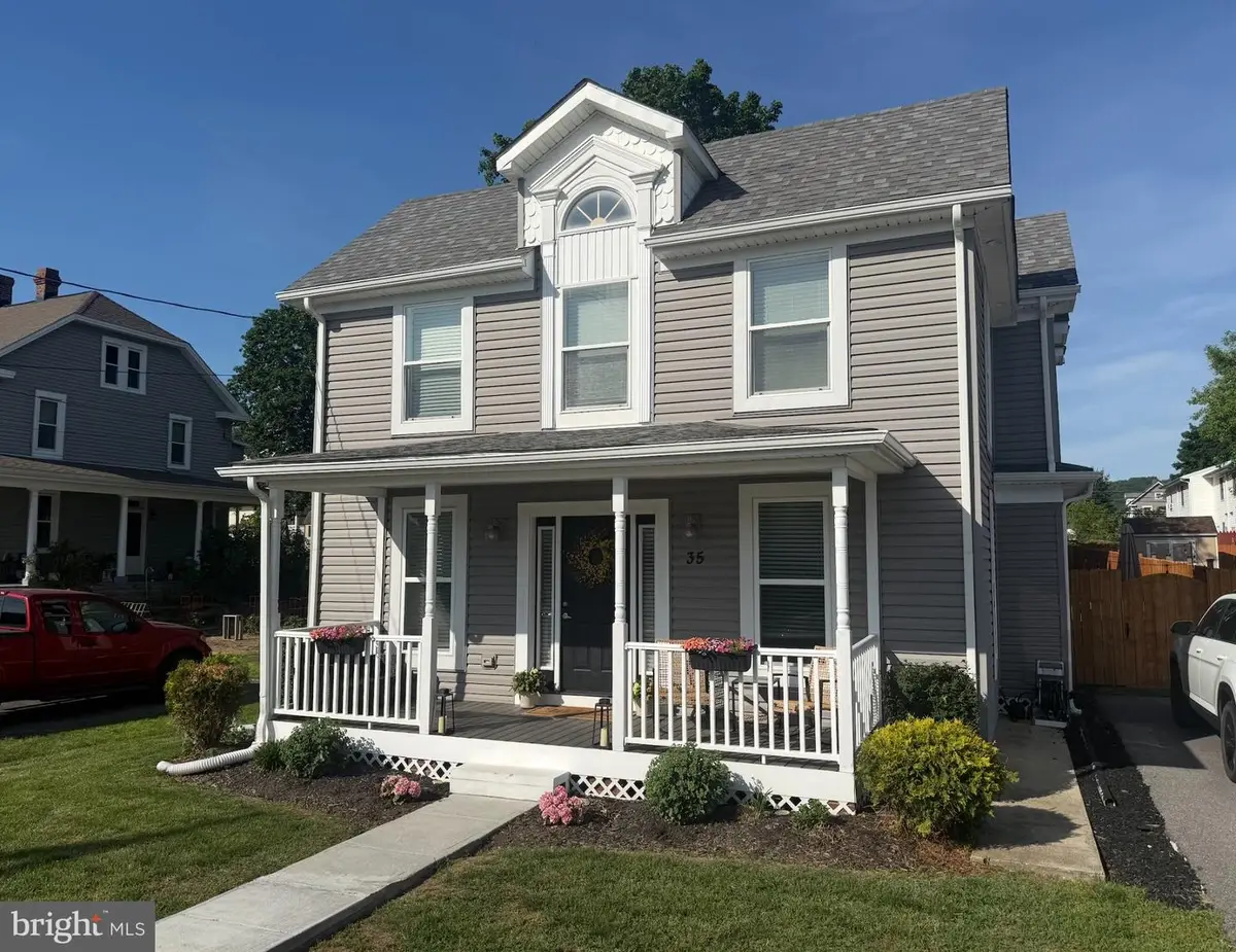35 N Maple Ave, Smithsburg, MD 21783 - #1