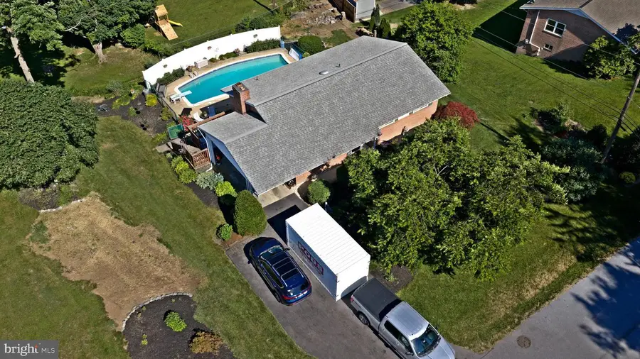 17707 Woodcrest Rd, Hagerstown, MD 21740 - #3