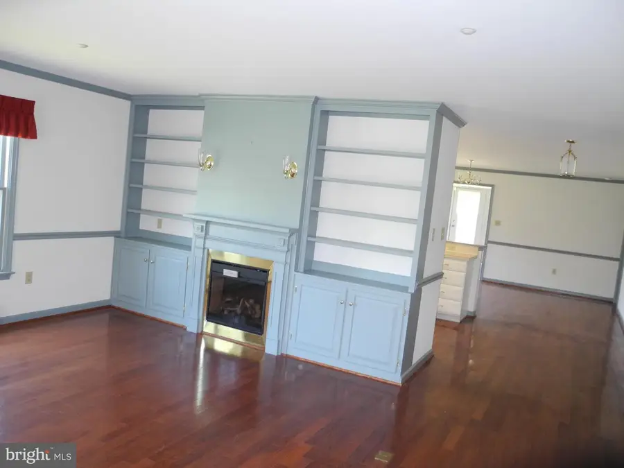 121 Southern Oak Dr, Hagerstown, MD 21740 - #3