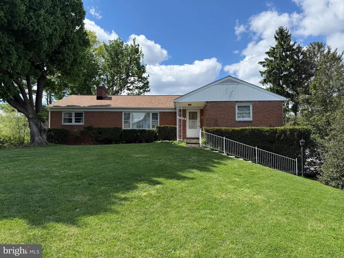 11814 Linbar Dr, Hagerstown, MD 21742 - #1