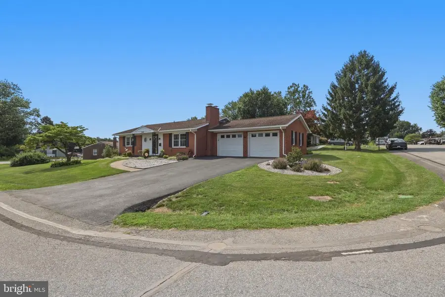 17601 Meadowood Dr, Hagerstown, MD 21740 - #2