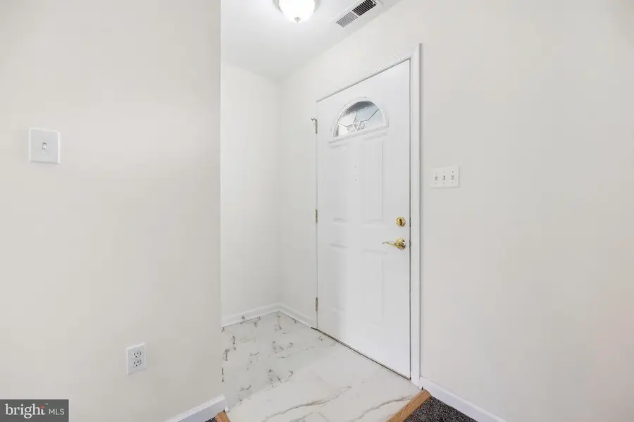 17914 Hickory Ln, Hagerstown, MD 21740 - #3