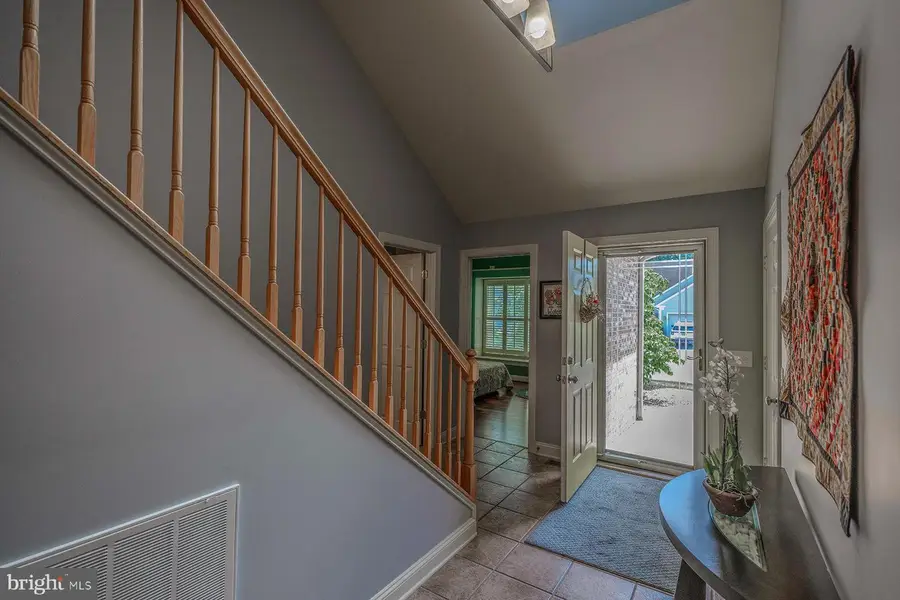18710 Dover Dr, Hagerstown, MD 21742 - #3