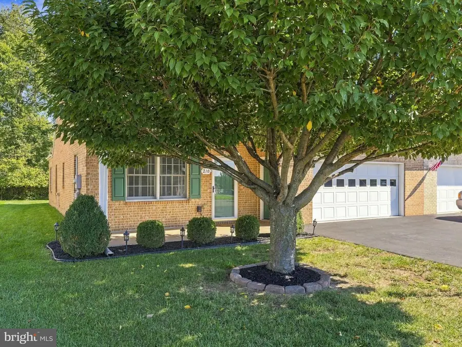 210 Firebrush Dr, Hagerstown, MD 21740 - #3