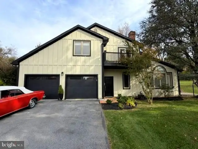 11125 Parkwood Dr, Hagerstown, MD 21742 - #2