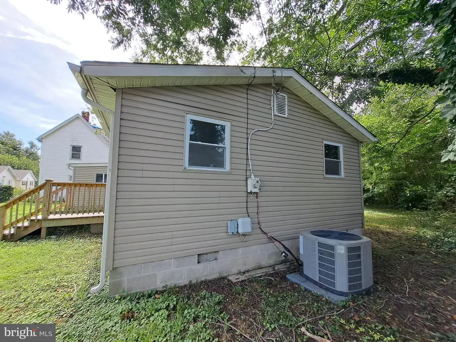 506 Laurel St, Pocomoke City, MD 21851 - #3