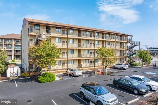 203 33rd St #105, OCEAN CITY, MD 21842