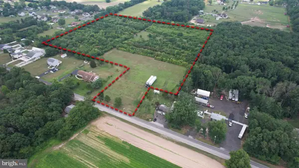 215 W Weymouth Malaga Rd, VINELAND, NJ 08360