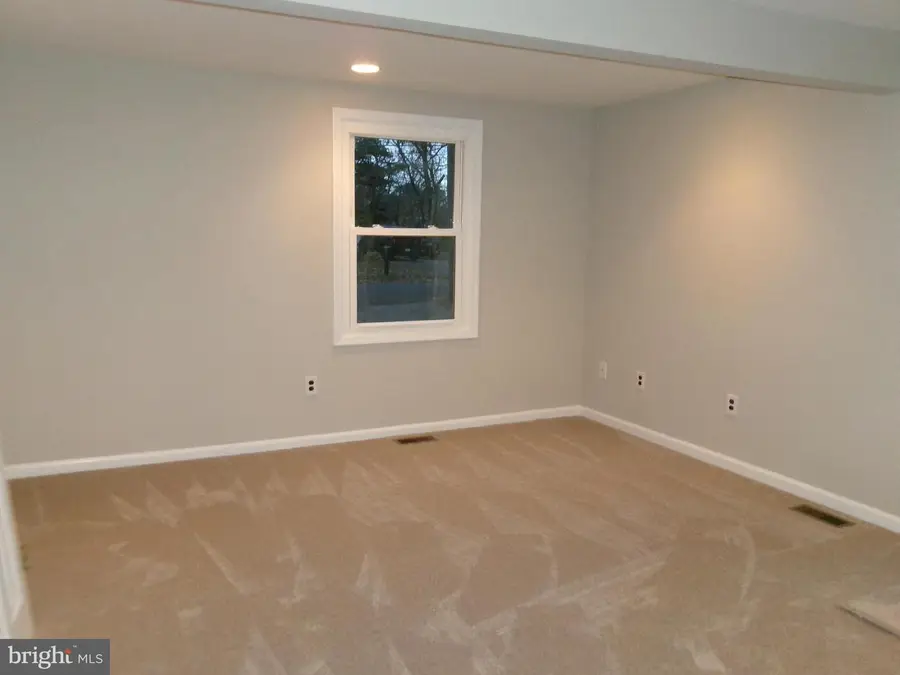 323 Woodlawn Ave, Williamstown, NJ 08094 - Image #3