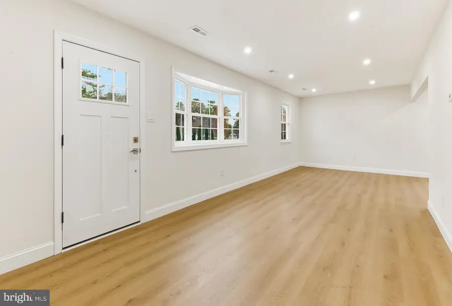 114 S River Dr, Williamstown, NJ 08094 - Image #2