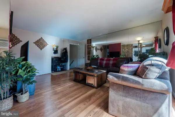 73-b Oxford Vlg, EGG HARBOR TOWNSHIP, NJ 08234