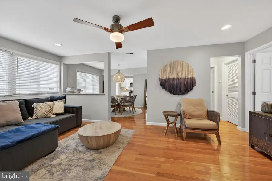 22 S Washington Ave #2, Margate City, NJ 08402 - #3