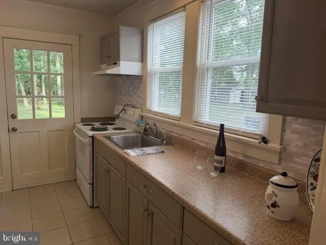 512 Farragut Ave, Mays Landing, NJ 08330 - #3