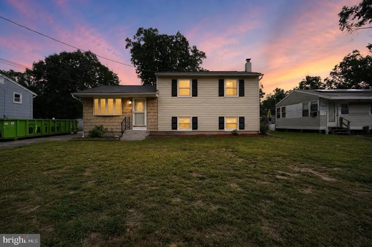 402 Woodlawn Ave, Williamstown, NJ 08094 - #1