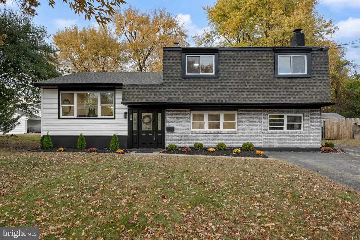 403 Cardinal Rd, Beverly, NJ 08010 - Image #1