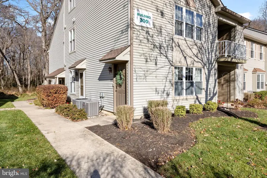 302-b Harwood Ct, Mount Laurel, NJ 08054 - Image #2
