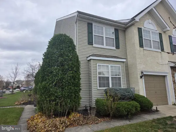 32 Hearthstone Ln, MARLTON, NJ 08053