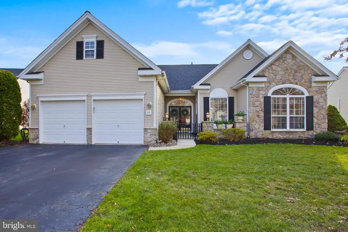 25 Ellington Dr, Columbus, NJ 08022 - Image #1