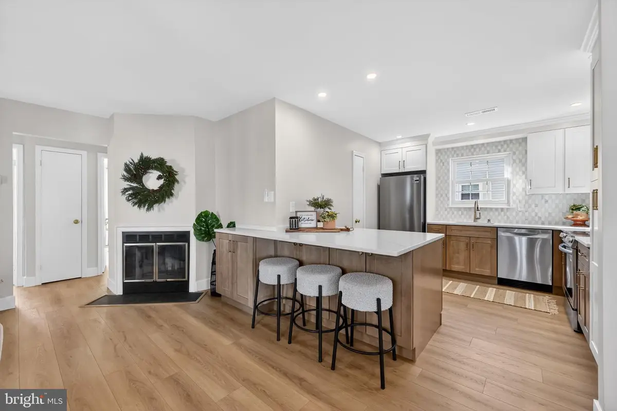 8 Raven Ct, Mount Laurel, NJ 08054 - Image #1