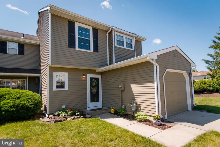 39 Gloucester Ct, Bordentown, NJ 08505 - Image #2