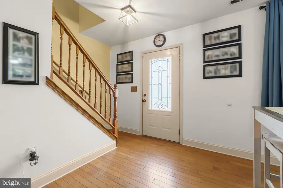 8 Orangewood Ln, Burlington, NJ 08016 - Image #2