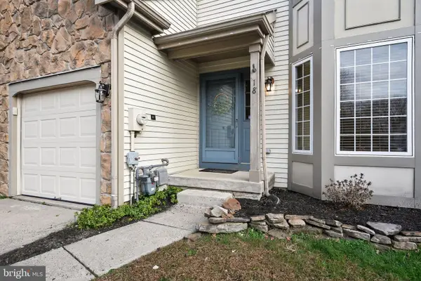 18 Langcliffe Ct, MOUNT LAUREL, NJ 08054