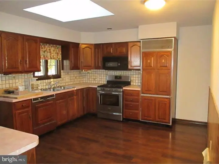 740 Perkins Ln, Beverly, NJ 08010 - Image #2