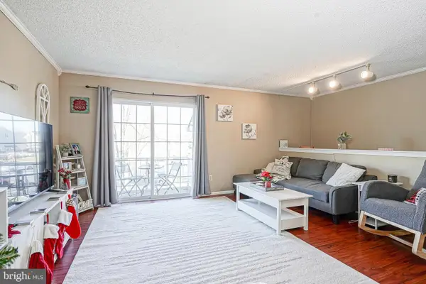 2402-b Sedgefield Dr, MOUNT LAUREL, NJ 08054