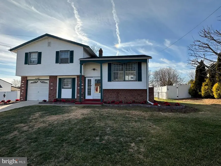 2211 Chestnut Hill Dr, Cinnaminson, NJ 08077 - Image #2