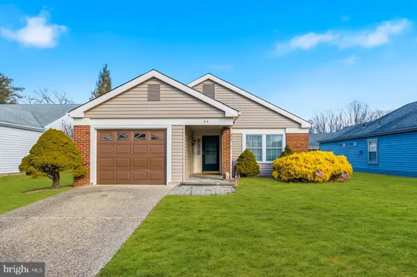 44 New Castle Dr, SOUTHAMPTON, NJ 08088