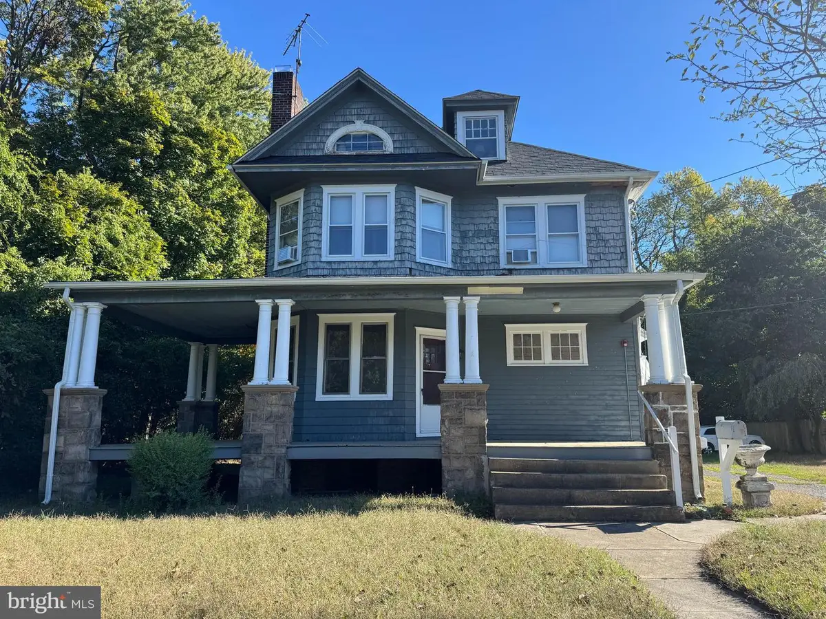718 Woodlane Rd, Beverly, NJ 08010 - #1