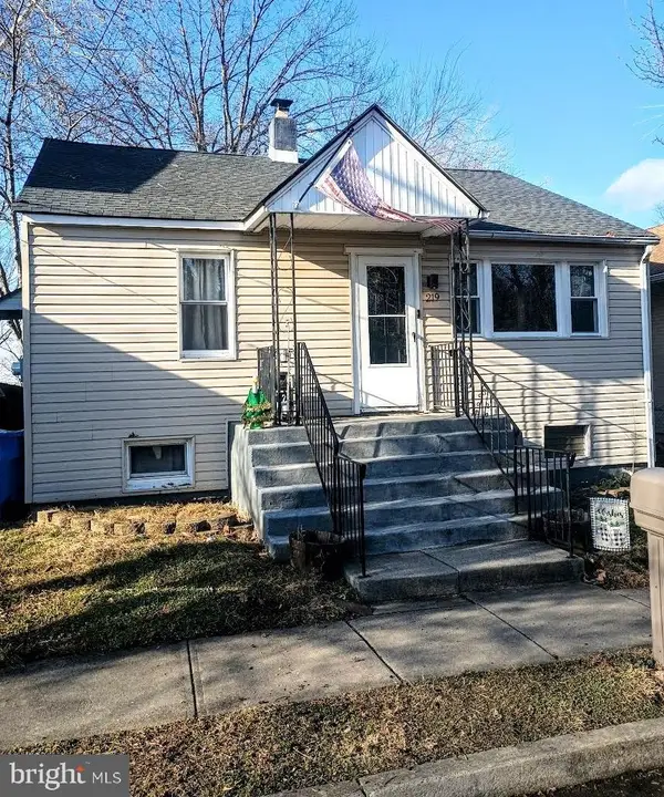 219 Front St, FIELDSBORO, NJ 08505