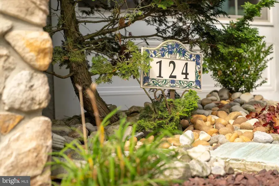 124 Ridgway Dr, Bordentown, NJ 08505 - Image #2