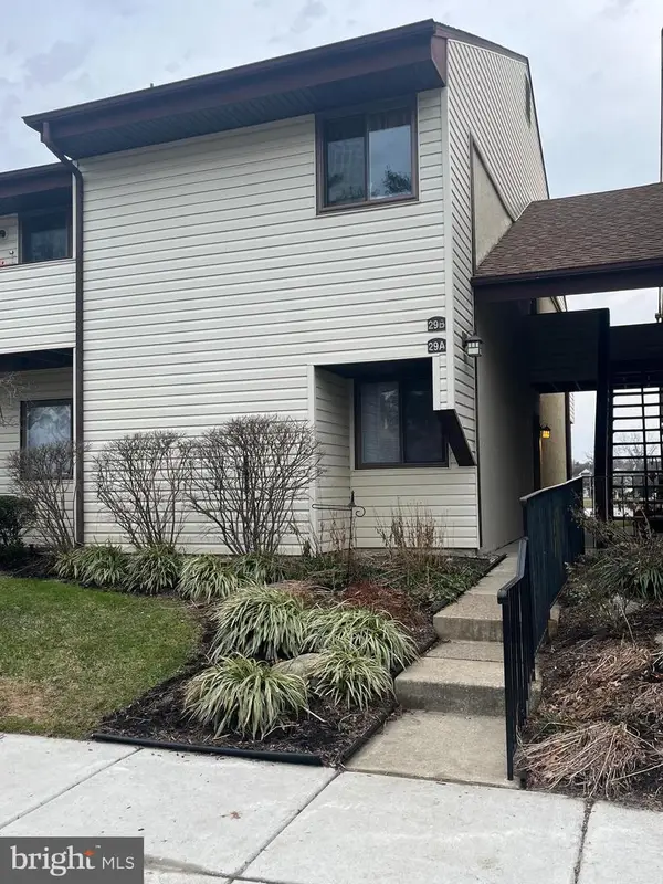 29 Daisy Ln #b, MOUNT LAUREL, NJ 08054