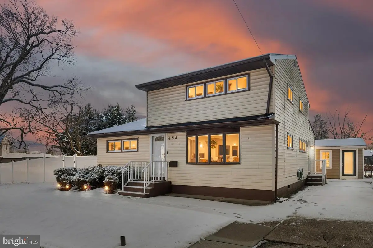 654 N Coles Ave, Maple Shade, NJ 08052 - Image #1