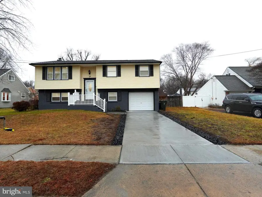 33 Sycamore Dr, Burlington, NJ 08016 - Image #2