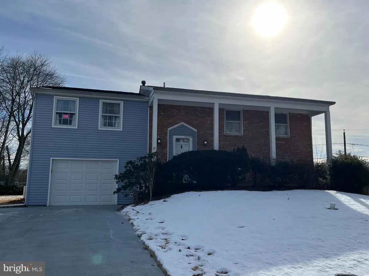 19 Neptune Ln, Willingboro, NJ 08046 - Image #1