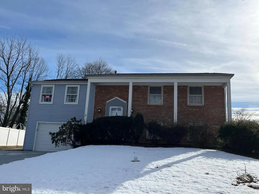19 Neptune Ln, Willingboro, NJ 08046 - Image #3