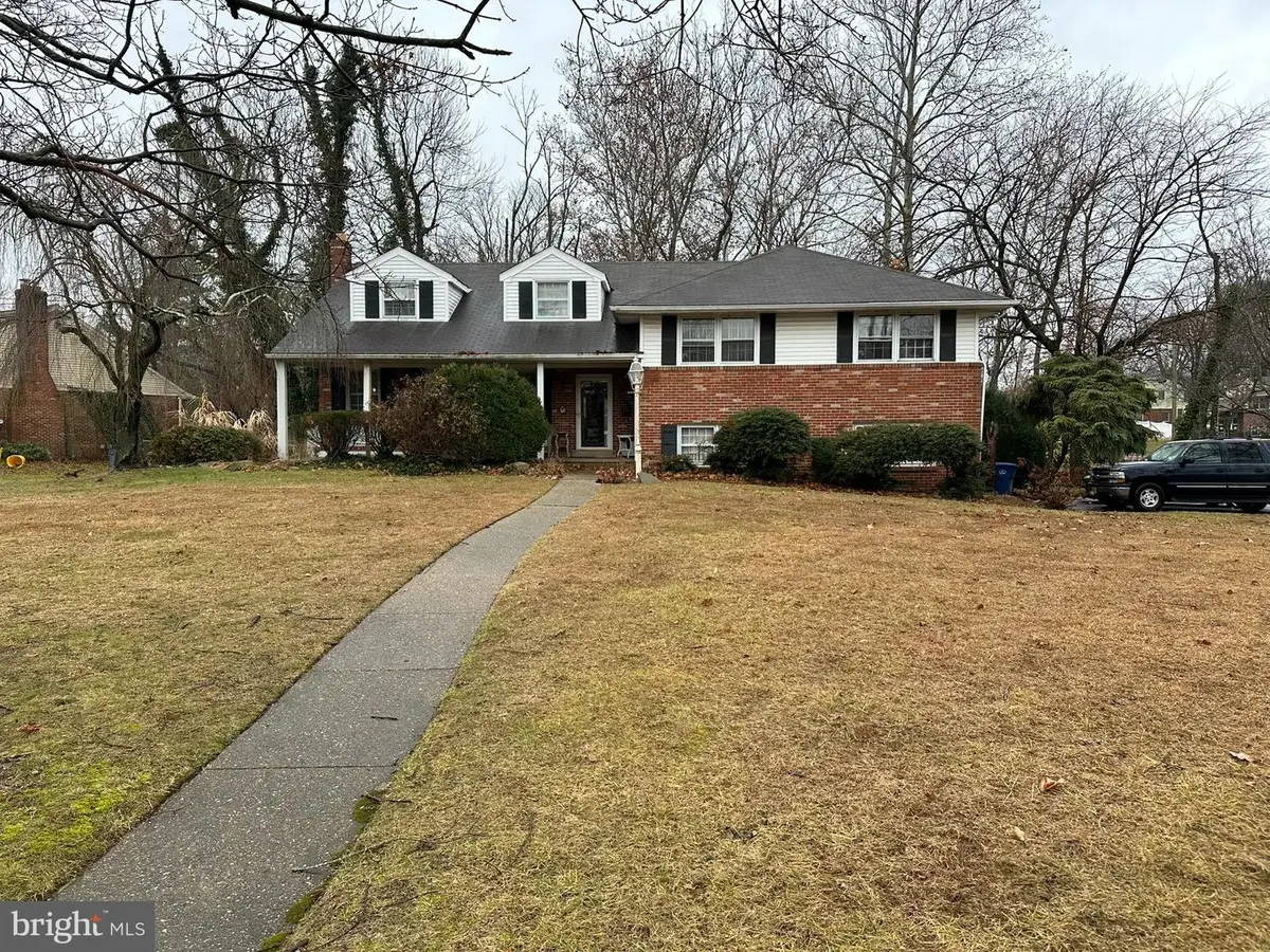 410 Wayne Dr, Cinnaminson, NJ 08077 - Image #1