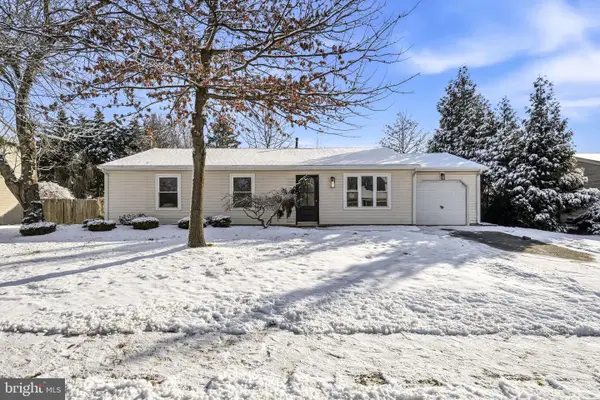 8 Greenbrook Dr, MARLTON, NJ 08053