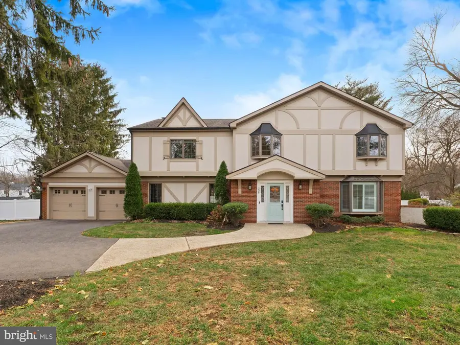 236 Carriage Hill Dr, Moorestown, NJ 08057 - Image #2